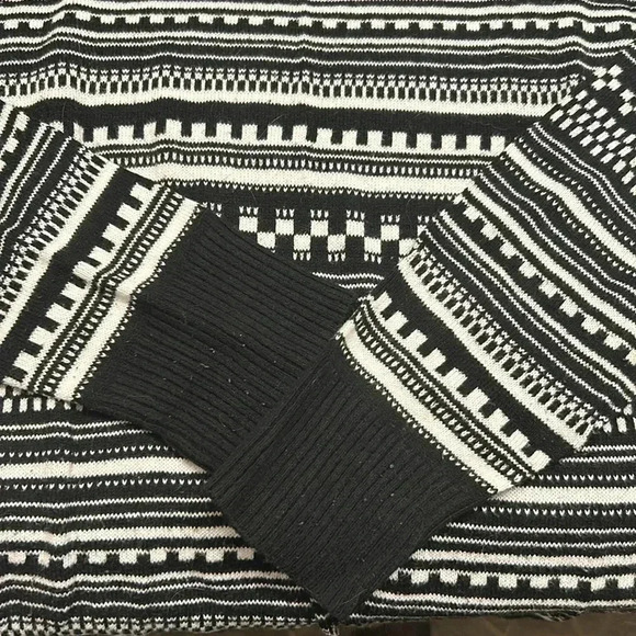 Merona Woman Lightweight Black/White Striped Sweater Size Large - Picture 5 of 8